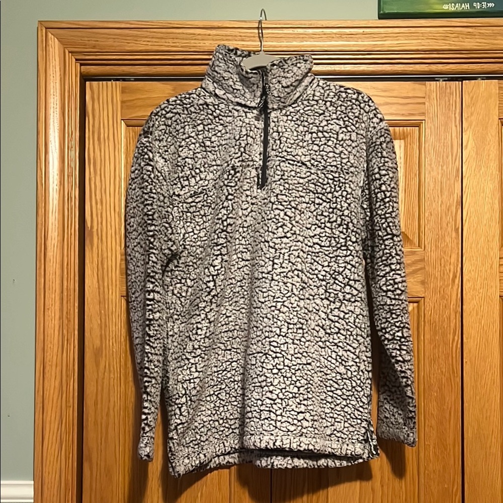 Boxercraft Cozy Sherpa Pullover in Black and White